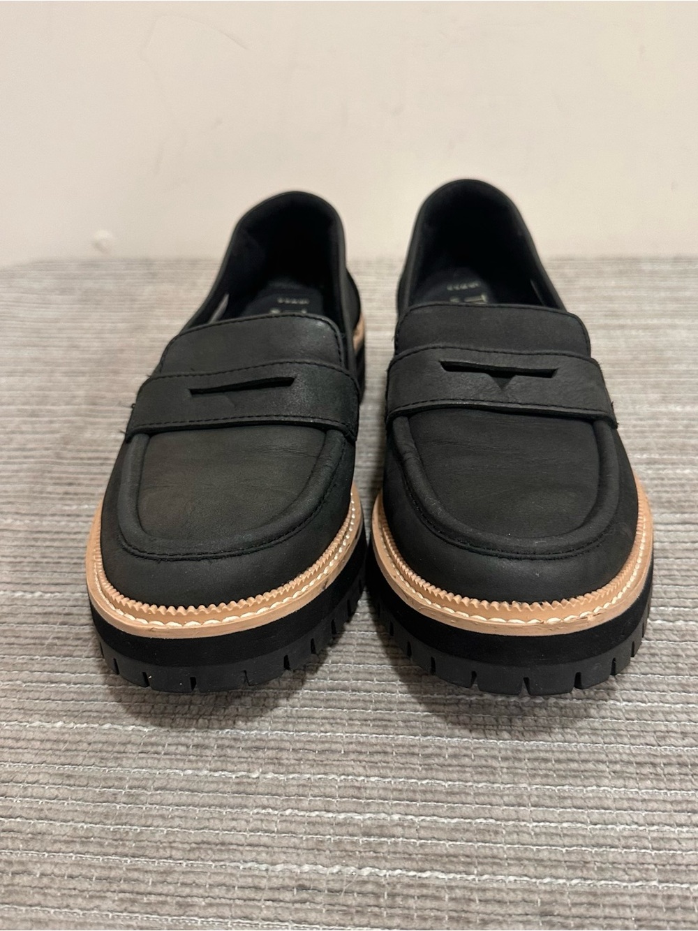TOMS Cara Lug sole Penny loafers black leather comfort casual shoes New Sz 6,5 - Picture 3 of 10